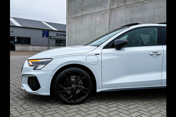 Audi A3 Sportback 40TFSI e 204pk S-Tronic Competition S Edition S-Line Pano|S-Kuipstoel|Ambiance|Matrix|Virtual|ACC|Camera|B&O|S3!