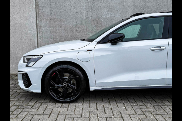 Audi A3 Sportback 40TFSI e 204pk S-Tronic Competition S Edition S-Line Pano|S-Kuipstoel|Ambiance|Matrix|Virtual|ACC|Camera|B&O|S3!