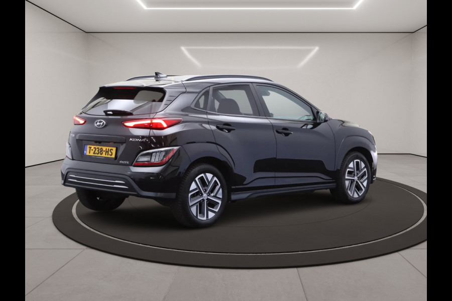 Hyundai Kona EV Premium 64 kWh 204 PK, Leder, 4 x Stoelverwarming, Head-Up, Camera