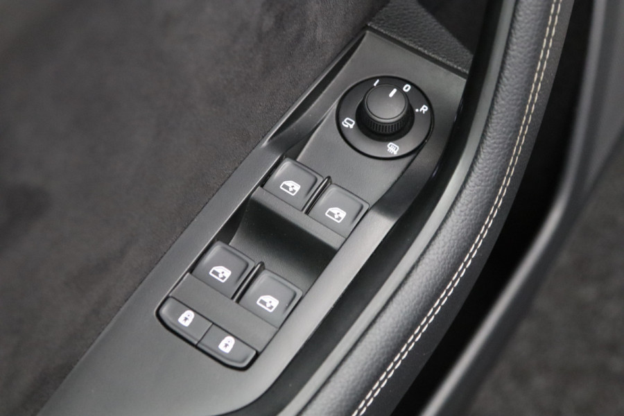 Škoda Superb Combi 1.4 TSI iV 218 PK Sportline Business PHEV, Trekhaak, Winterpakket, Memory