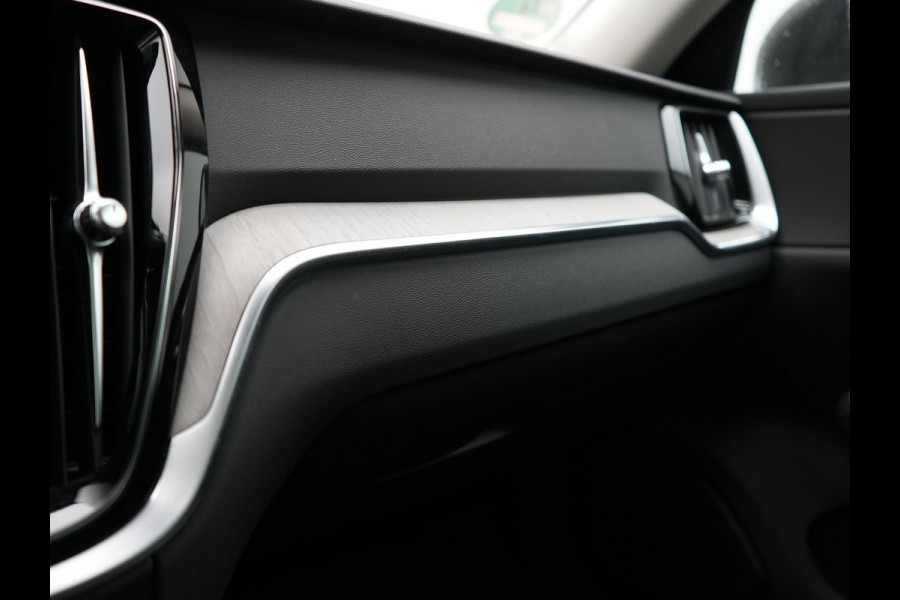 Volvo V60 T6 Recharge AWD Inscription PHEV 340pk Dealer O.H. | Panodak | Camera | Lederen Sportstoelen Memory & Verwarmd | Stuur Verwarmd | Keyless | Navigatie | DAB | Cruise Control | Plug In Hybrid |