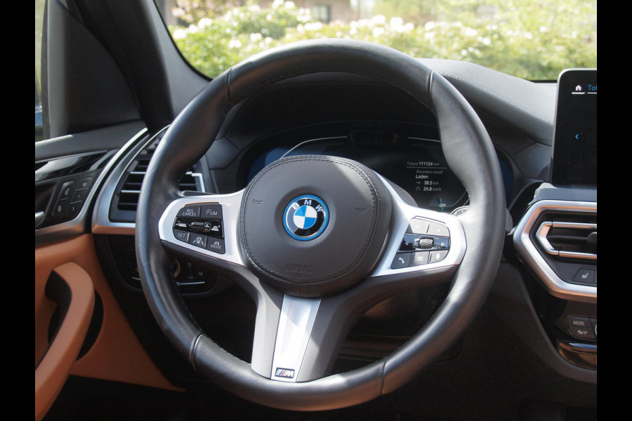 BMW iX3 Executive 80 kWh | Panoramadak | Camera | Sfeerverlichting | Apple Carplay | Cruise Control |