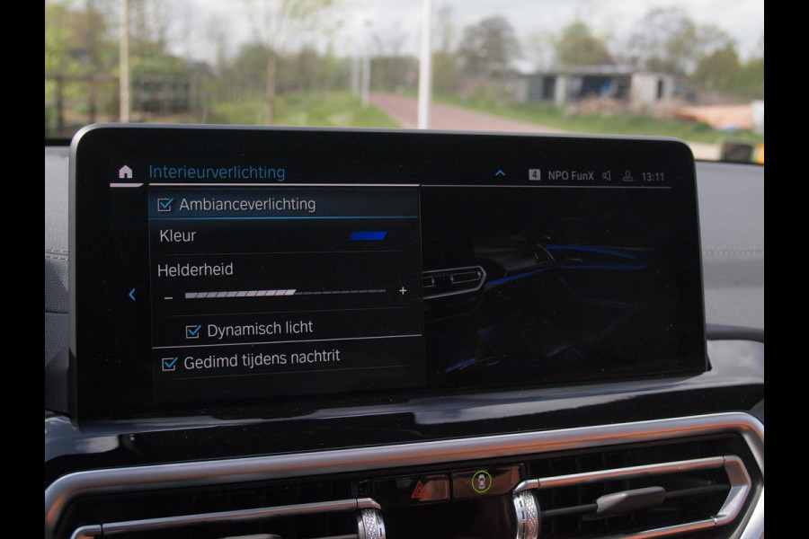 BMW iX3 Executive 80 kWh | Panoramadak | Camera | Sfeerverlichting | Apple Carplay | Cruise Control |