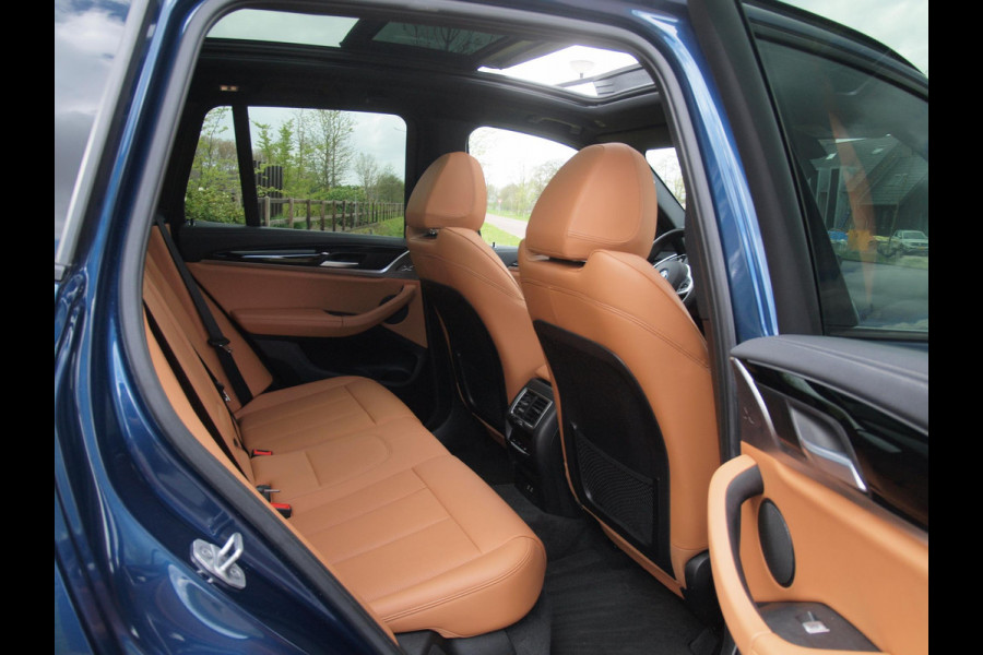 BMW iX3 Executive 80 kWh | Panoramadak | Camera | Sfeerverlichting | Apple Carplay | Cruise Control |