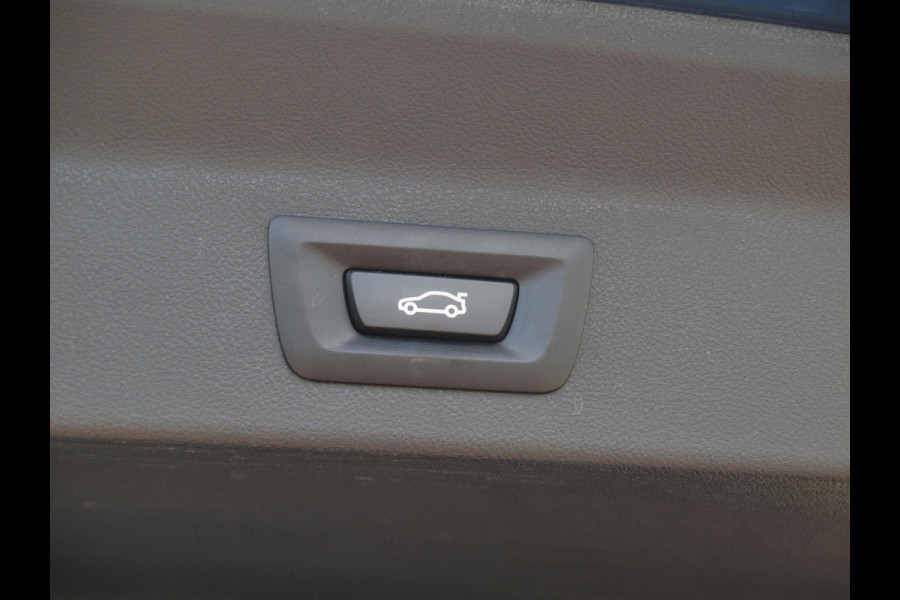 BMW iX3 Executive 80 kWh | Panoramadak | Camera | Sfeerverlichting | Apple Carplay | Cruise Control |