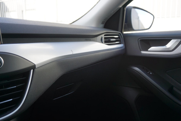 Ford FOCUS Wagon 1.0 EcoB.125PK Hybrid Business/Trekhaak/Camera/ 48.000km!!