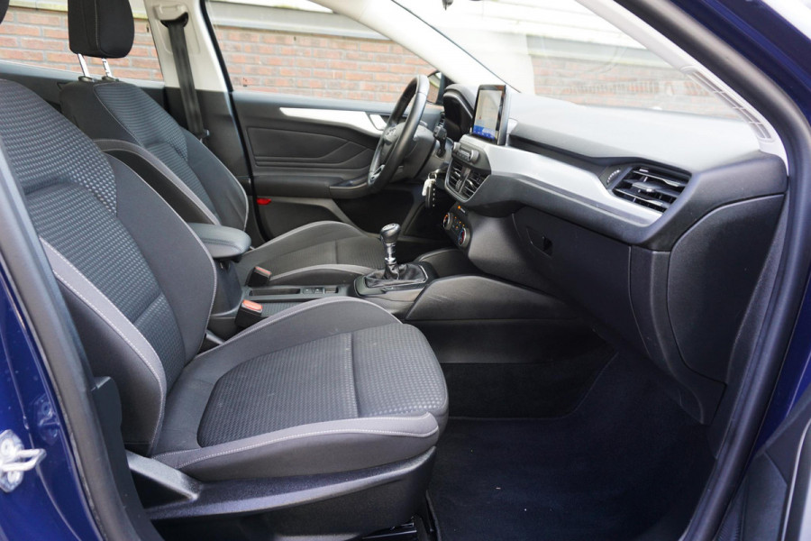 Ford FOCUS Wagon 1.0 EcoB.125PK Hybrid Business/Trekhaak/Camera/ 48.000km!!