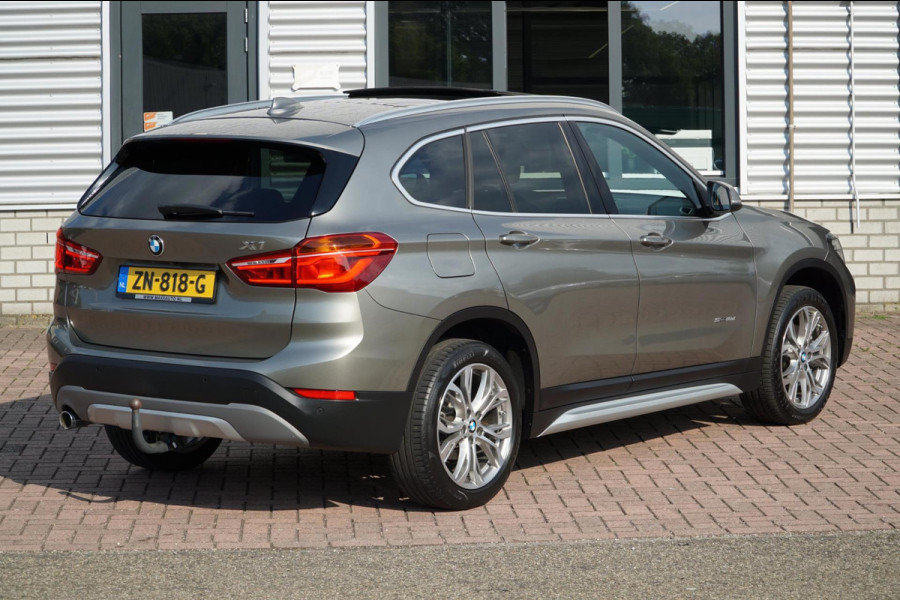 BMW X1 SDrive18d PANO LEDER HEAD-UP