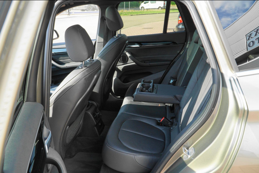 BMW X1 SDrive18d PANO LEDER HEAD-UP