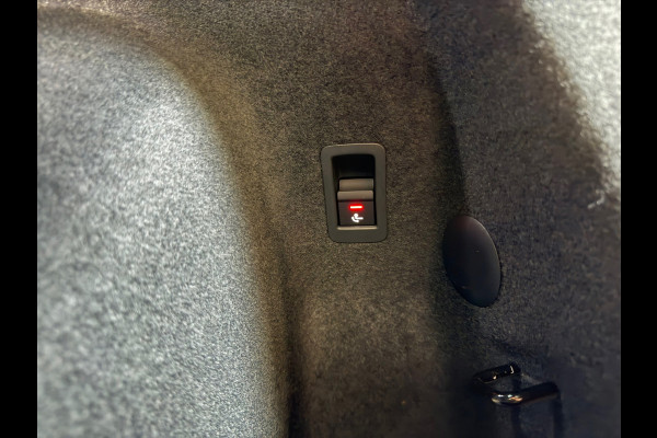 Audi Q3 Sportback 35 TFSI S-LINE|PANO|VIRTUAL|KEYLESS|GARANTIE 2028|CARPLAY|SFEERVERLICHTING|TREKHAAK|DEALER ONDERHOUDEN|VOL!