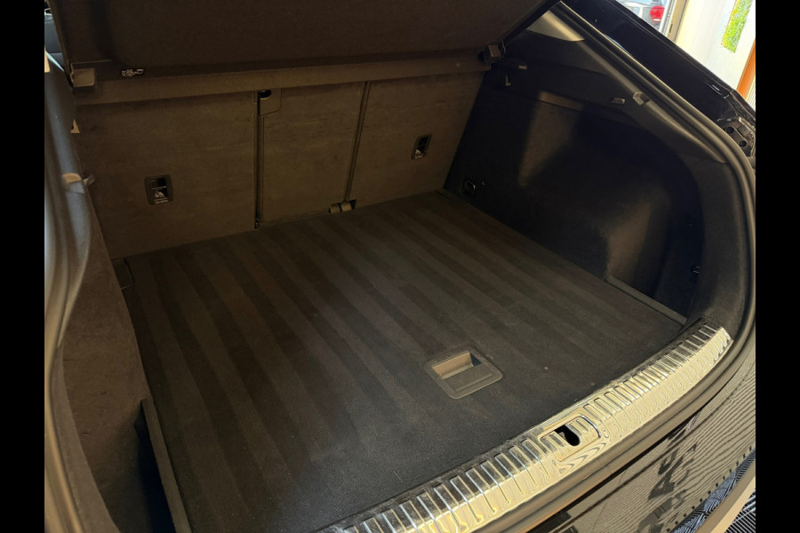 Audi Q3 Sportback 35 TFSI S-LINE|PANO|VIRTUAL|KEYLESS|GARANTIE 2028|CARPLAY|SFEERVERLICHTING|TREKHAAK|DEALER ONDERHOUDEN|VOL!