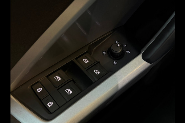 Audi Q3 Sportback 35 TFSI S-LINE|PANO|VIRTUAL|KEYLESS|GARANTIE 2028|CARPLAY|SFEERVERLICHTING|TREKHAAK|DEALER ONDERHOUDEN|VOL!