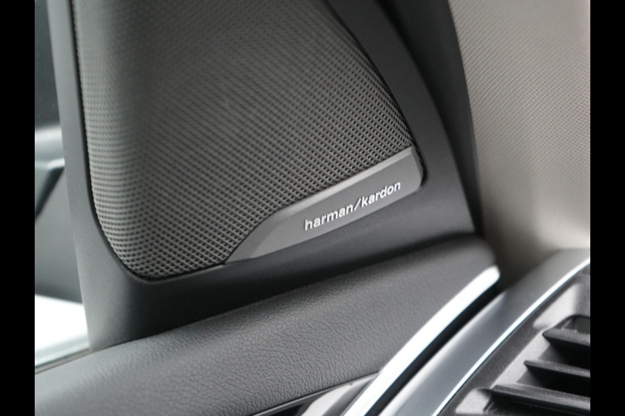 BMW X3 xDrive30e High Executive FACELIFT PHEV 293pk | Trekhaak Af Fabriek | Head Up | Camera | Harman / Kardon | Lederen Sportstoelen Memory & Ventilatie | Keyless | Blis | Stoelen & Stuur Verwarmd | Apple Carplay | Navigatie | DAB | Plug In Hybrid |