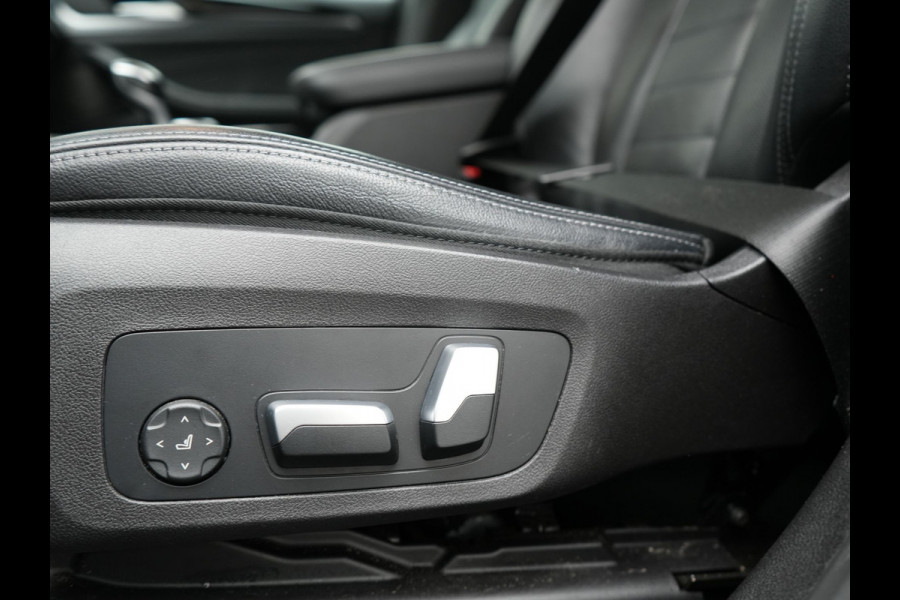 BMW X3 xDrive30e High Executive FACELIFT PHEV 293pk | Trekhaak Af Fabriek | Head Up | Camera | Harman / Kardon | Lederen Sportstoelen Memory & Ventilatie | Keyless | Blis | Stoelen & Stuur Verwarmd | Apple Carplay | Navigatie | DAB | Plug In Hybrid |