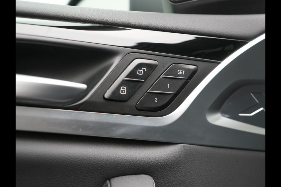 BMW X3 xDrive30e High Executive FACELIFT PHEV 293pk | Trekhaak Af Fabriek | Head Up | Camera | Harman / Kardon | Lederen Sportstoelen Memory & Ventilatie | Keyless | Blis | Stoelen & Stuur Verwarmd | Apple Carplay | Navigatie | DAB | Plug In Hybrid |