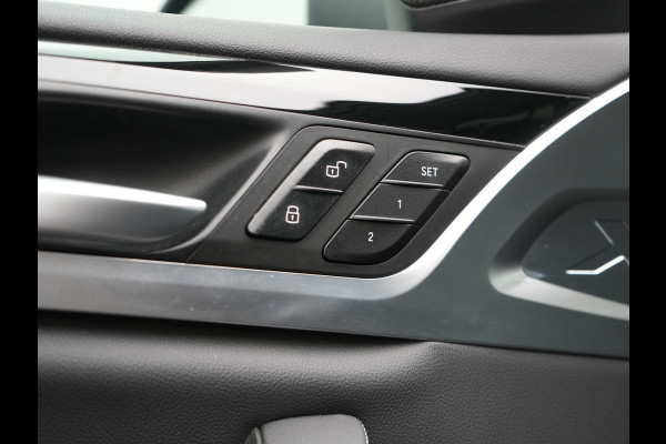 BMW X3 xDrive30e High Executive FACELIFT PHEV 293pk | Trekhaak Af Fabriek | Head Up | Camera | Harman / Kardon | Lederen Sportstoelen Memory & Ventilatie | Keyless | Blis | Stoelen & Stuur Verwarmd | Apple Carplay | Navigatie | DAB | Plug In Hybrid |