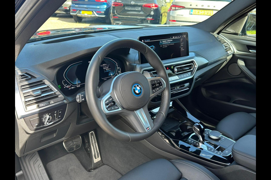 BMW X3 xDrive30e M Sport | Plug-in Hybride | incl. BMW Service Inclusive (5 jaar/100.000 km) | M pakket | Harman Kardon | Sportstoelen | Elektrische stoelen met geheugenfunctie | 360 graden camera | Stoelverwarming | Keyless | Elektrische achterklep | Adaptive Led | High-beam Headlights Control | Head Up Display | Adaptief demping systeem