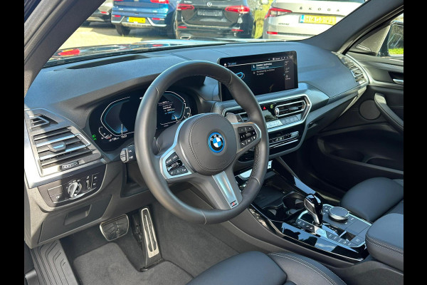 BMW X3 xDrive30e M Sport | Plug-in Hybride | incl. BMW Service Inclusive (5 jaar/100.000 km) | M pakket | Harman Kardon | Sportstoelen | Elektrische stoelen met geheugenfunctie | 360 graden camera | Stoelverwarming | Keyless | Elektrische achterklep | Adaptive Led | High-beam Headlights Control | Head Up Display | Adaptief demping systeem