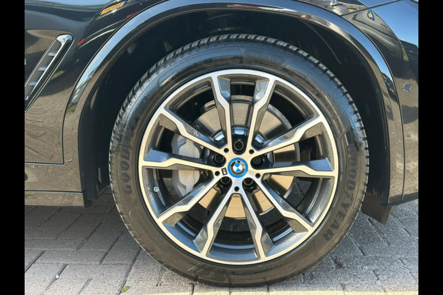 BMW X3 xDrive30e M Sport | Plug-in Hybride | incl. BMW Service Inclusive (5 jaar/100.000 km) | M pakket | Harman Kardon | Sportstoelen | Elektrische stoelen met geheugenfunctie | 360 graden camera | Stoelverwarming | Keyless | Elektrische achterklep | Adaptive Led | High-beam Headlights Control | Head Up Display | Adaptief demping systeem