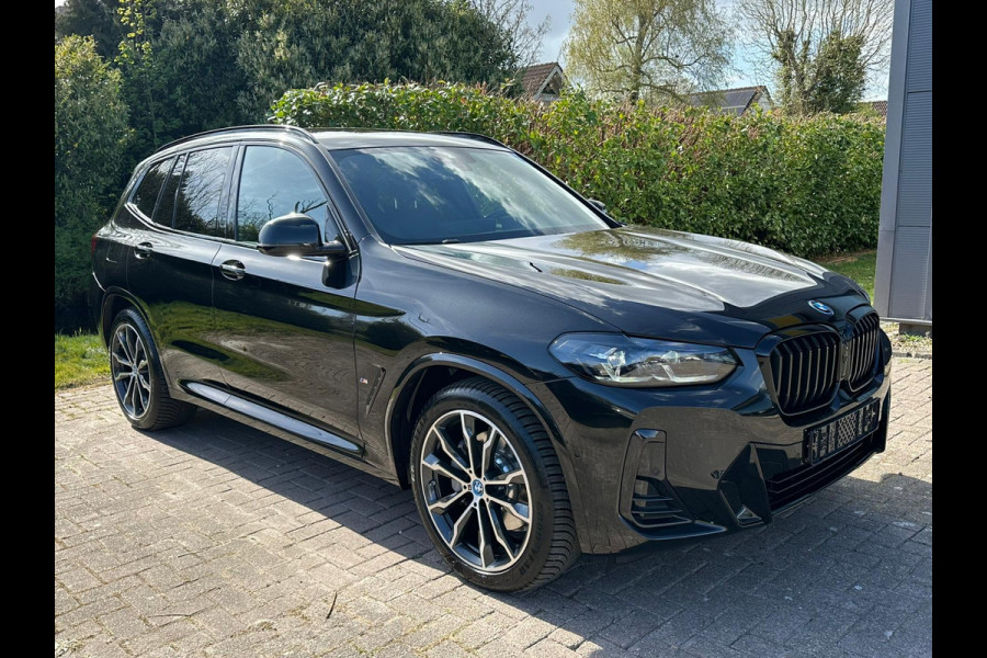 BMW X3 xDrive30e M Sport | Plug-in Hybride | incl. BMW Service Inclusive (5 jaar/100.000 km) | M pakket | Harman Kardon | Sportstoelen | Elektrische stoelen met geheugenfunctie | 360 graden camera | Stoelverwarming | Keyless | Elektrische achterklep | Adaptive Led | High-beam Headlights Control | Head Up Display | Adaptief demping systeem