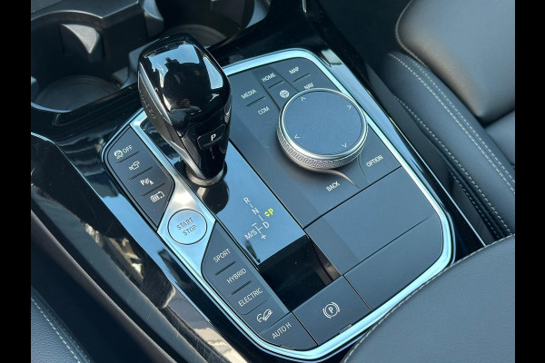 BMW X3 xDrive30e M Sport | Plug-in Hybride | incl. BMW Service Inclusive (5 jaar/100.000 km) | M pakket | Harman Kardon | Sportstoelen | Elektrische stoelen met geheugenfunctie | 360 graden camera | Stoelverwarming | Keyless | Elektrische achterklep | Adaptive Led | High-beam Headlights Control | Head Up Display | Adaptief demping systeem