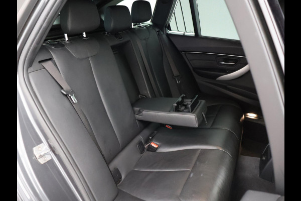 BMW 3 Serie Touring 318i M-SPORT + AFN. TREKHAAK | LEDER SPORTINT. | DIGITALE COCKPIT | STOELVERWARMING