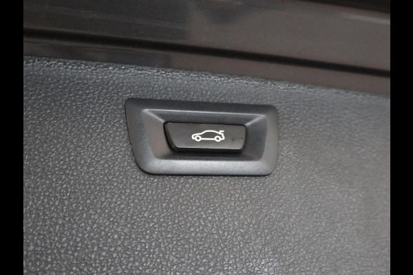 BMW 3 Serie Touring 318i M-SPORT + AFN. TREKHAAK | LEDER SPORTINT. | DIGITALE COCKPIT | STOELVERWARMING