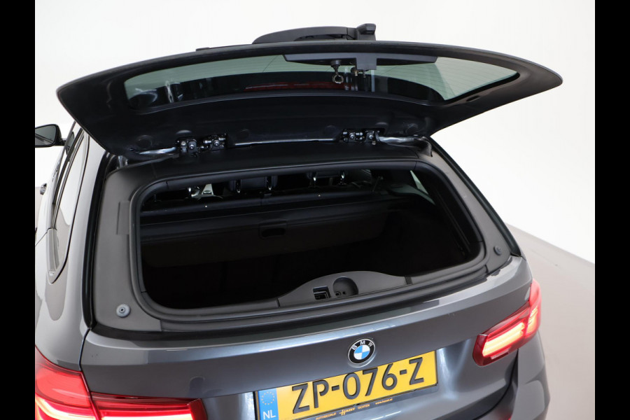 BMW 3 Serie Touring 318i M-SPORT + AFN. TREKHAAK | LEDER SPORTINT. | DIGITALE COCKPIT | STOELVERWARMING