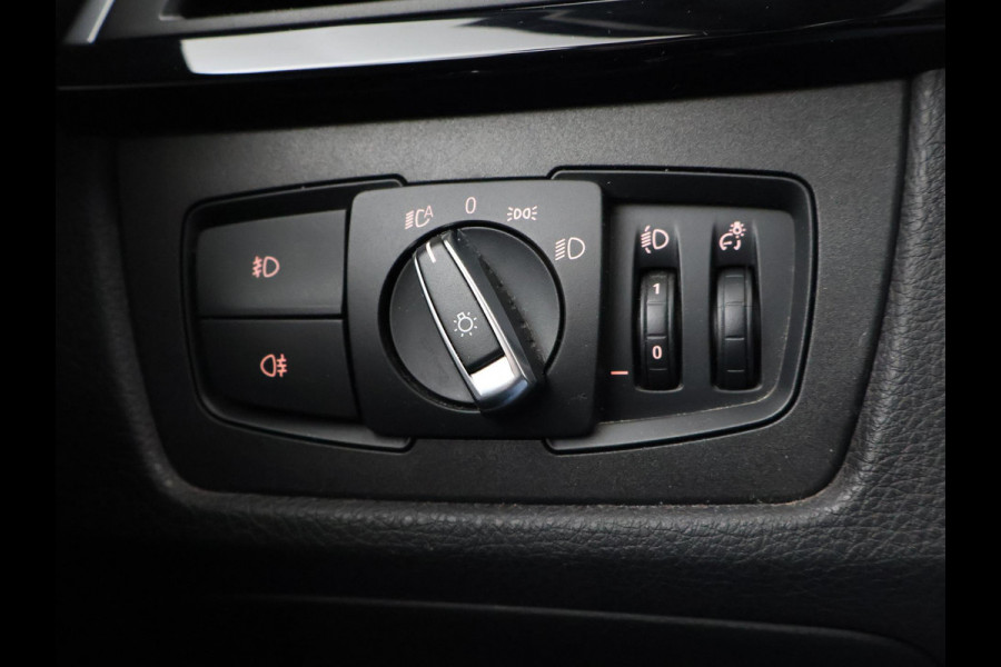 BMW 3 Serie Touring 318i M-SPORT + AFN. TREKHAAK | LEDER SPORTINT. | DIGITALE COCKPIT | STOELVERWARMING