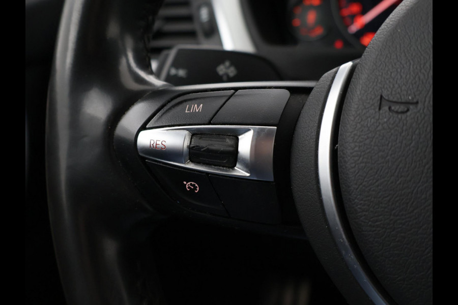 BMW 3 Serie Touring 318i M-SPORT + AFN. TREKHAAK | LEDER SPORTINT. | DIGITALE COCKPIT | STOELVERWARMING