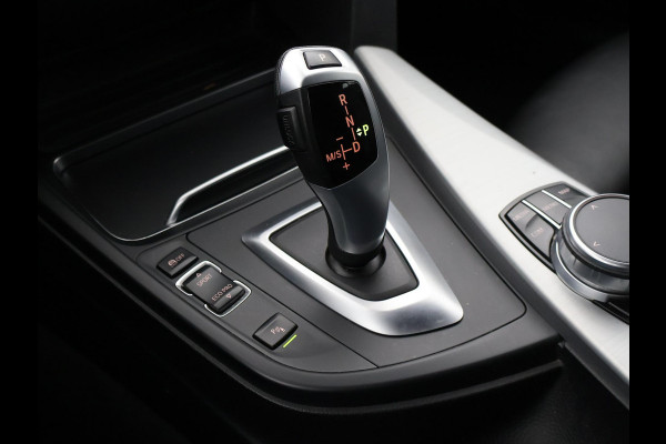 BMW 3 Serie Touring 318i M-SPORT + AFN. TREKHAAK | LEDER SPORTINT. | DIGITALE COCKPIT | STOELVERWARMING