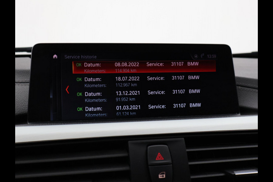 BMW 3 Serie Touring 318i M-SPORT + AFN. TREKHAAK | LEDER SPORTINT. | DIGITALE COCKPIT | STOELVERWARMING