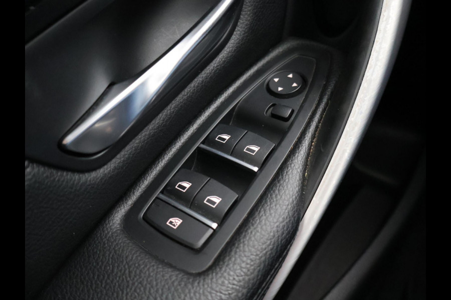 BMW 3 Serie Touring 318i M-SPORT + AFN. TREKHAAK | LEDER SPORTINT. | DIGITALE COCKPIT | STOELVERWARMING