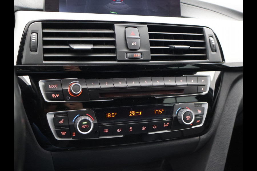 BMW 3 Serie Touring 318i M-SPORT + AFN. TREKHAAK | LEDER SPORTINT. | DIGITALE COCKPIT | STOELVERWARMING