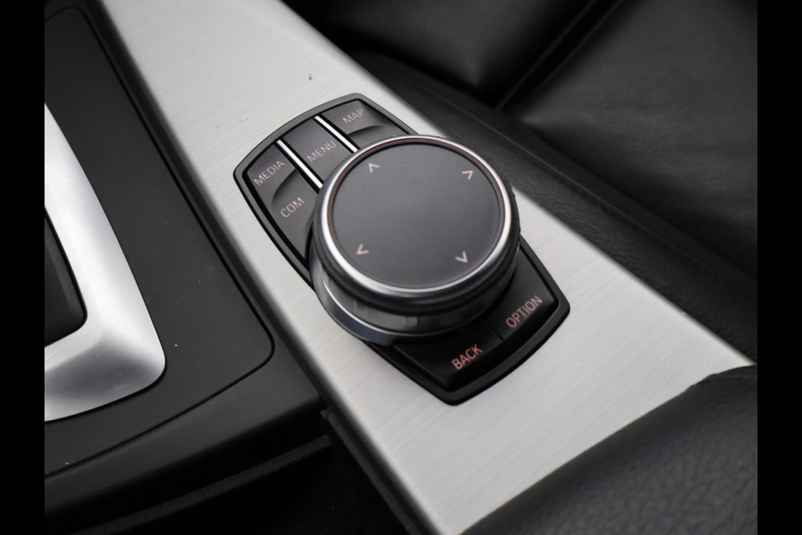 BMW 3 Serie Touring 318i M-SPORT + AFN. TREKHAAK | LEDER SPORTINT. | DIGITALE COCKPIT | STOELVERWARMING