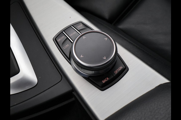 BMW 3 Serie Touring 318i M-SPORT + AFN. TREKHAAK | LEDER SPORTINT. | DIGITALE COCKPIT | STOELVERWARMING