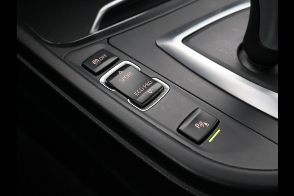 BMW 3 Serie Touring 318i M-SPORT + AFN. TREKHAAK | LEDER SPORTINT. | DIGITALE COCKPIT | STOELVERWARMING