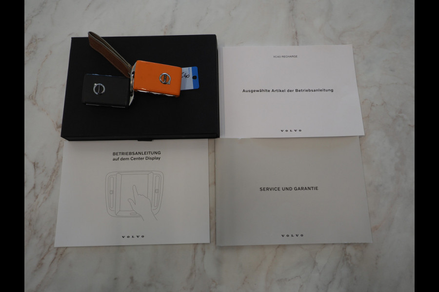 Volvo XC40 1.5 T5 Plug-in hybrid Plus Dark | Leder | Trekhaak | Harman/Kardon | Pilot Assist | Camera | Keyless | Memory | Carplay