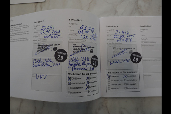 Volvo XC40 1.5 T5 Plug-in hybrid Plus Dark | Leder | Trekhaak | Harman/Kardon | Pilot Assist | Camera | Keyless | Memory | Carplay