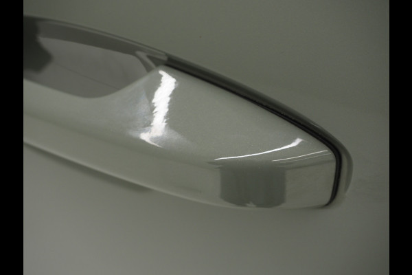 Volvo XC40 1.5 T5 Plug-in hybrid Plus Dark | Leder | Trekhaak | Harman/Kardon | Pilot Assist | Camera | Keyless | Memory | Carplay