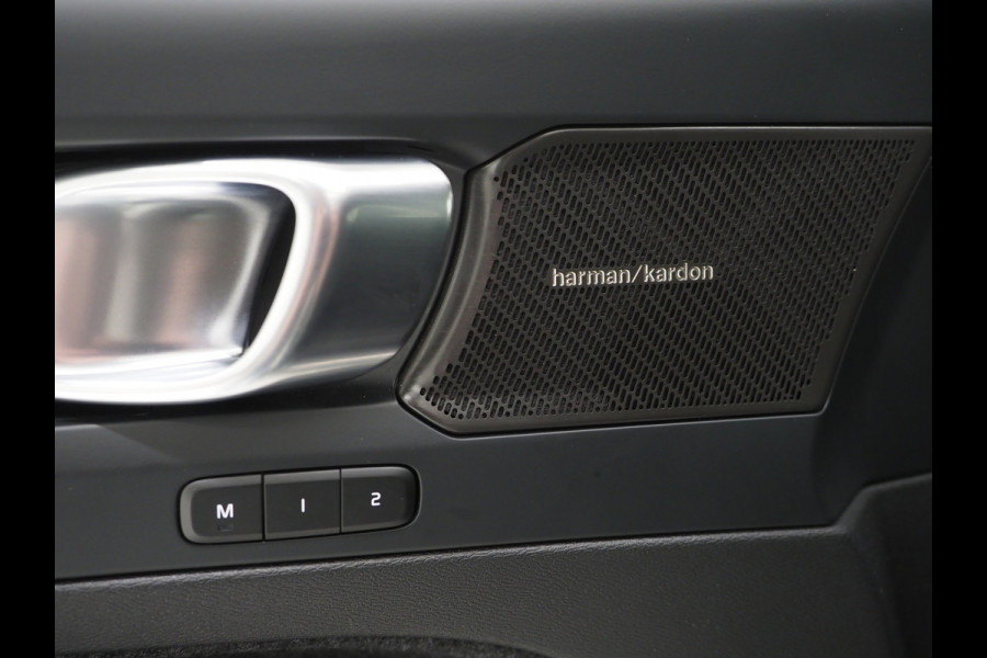 Volvo XC40 1.5 T5 Plug-in hybrid Plus Dark | Leder | Trekhaak | Harman/Kardon | Pilot Assist | Camera | Keyless | Memory | Carplay