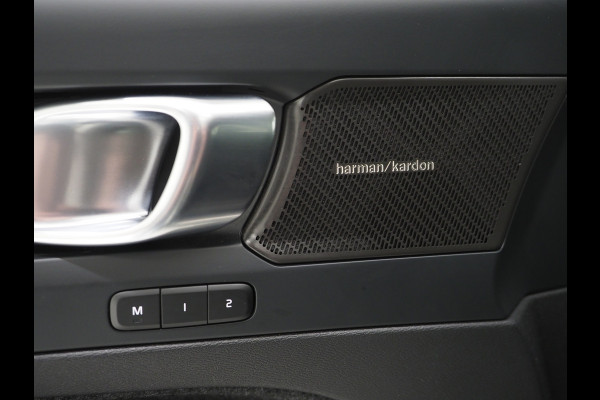 Volvo XC40 1.5 T5 Plug-in hybrid Plus Dark | Leder | Trekhaak | Harman/Kardon | Pilot Assist | Camera | Keyless | Memory | Carplay