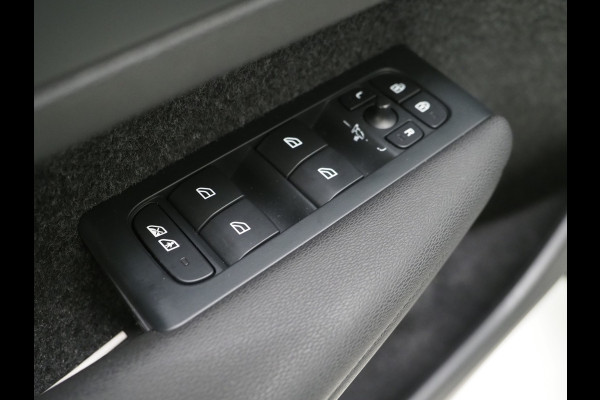 Volvo XC40 1.5 T5 Plug-in hybrid Plus Dark | Leder | Trekhaak | Harman/Kardon | Pilot Assist | Camera | Keyless | Memory | Carplay