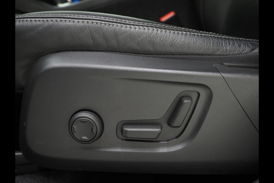 Volvo XC40 1.5 T5 Plug-in hybrid Plus Dark | Leder | Trekhaak | Harman/Kardon | Pilot Assist | Camera | Keyless | Memory | Carplay