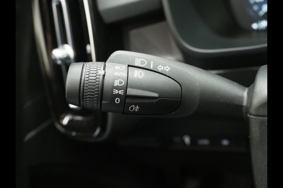 Volvo XC40 1.5 T5 Plug-in hybrid Plus Dark | Leder | Trekhaak | Harman/Kardon | Pilot Assist | Camera | Keyless | Memory | Carplay