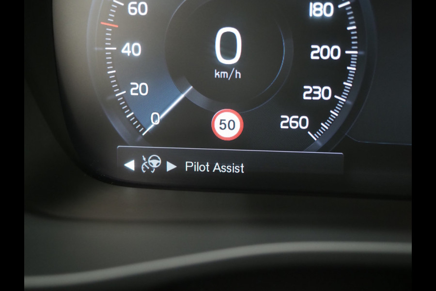 Volvo XC40 1.5 T5 Plug-in hybrid Plus Dark | Leder | Trekhaak | Harman/Kardon | Pilot Assist | Camera | Keyless | Memory | Carplay