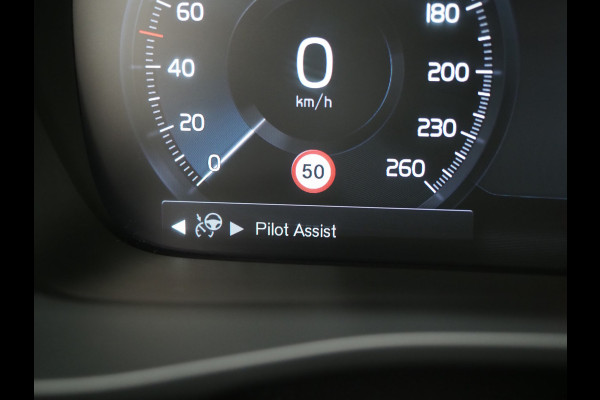 Volvo XC40 1.5 T5 Plug-in hybrid Plus Dark | Leder | Trekhaak | Harman/Kardon | Pilot Assist | Camera | Keyless | Memory | Carplay