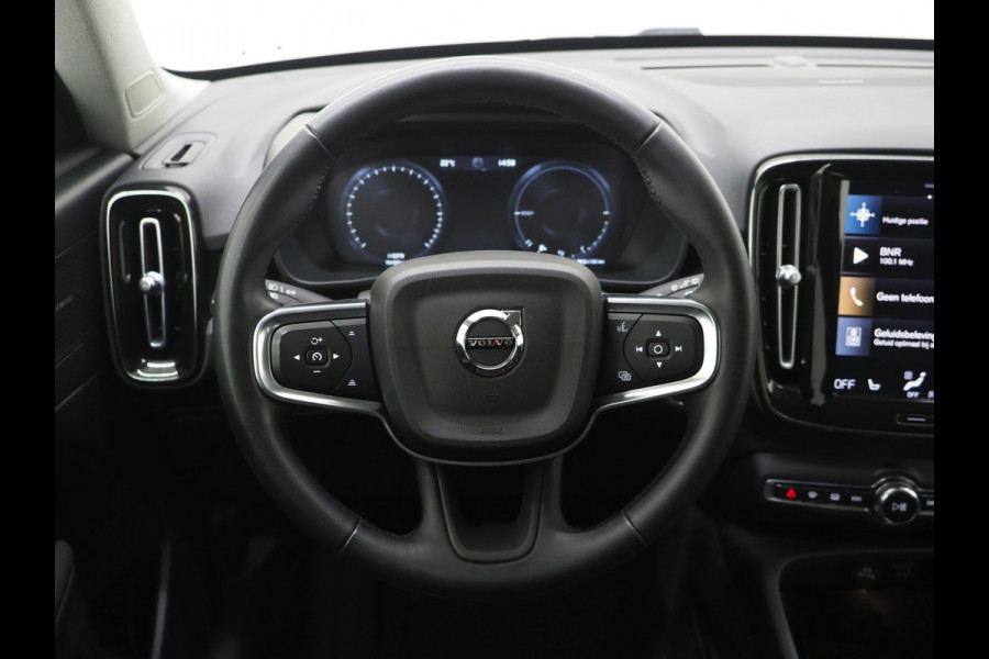 Volvo XC40 1.5 T5 Plug-in hybrid Plus Dark | Leder | Trekhaak | Harman/Kardon | Pilot Assist | Camera | Keyless | Memory | Carplay