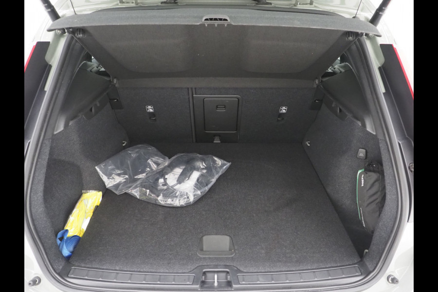 Volvo XC40 1.5 T5 Plug-in hybrid Plus Dark | Leder | Trekhaak | Harman/Kardon | Pilot Assist | Camera | Keyless | Memory | Carplay