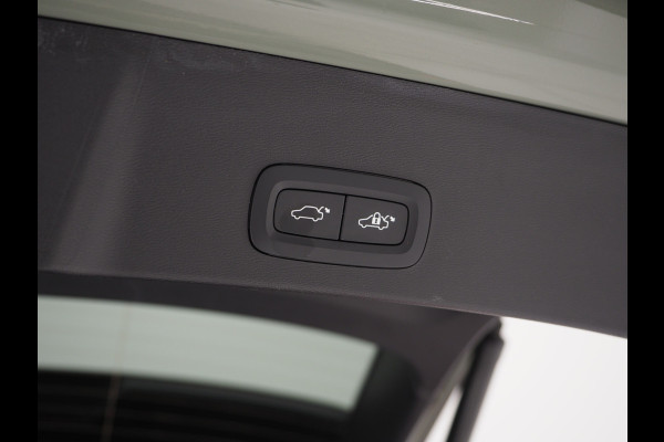 Volvo XC40 1.5 T5 Plug-in hybrid Plus Dark | Leder | Trekhaak | Harman/Kardon | Pilot Assist | Camera | Keyless | Memory | Carplay